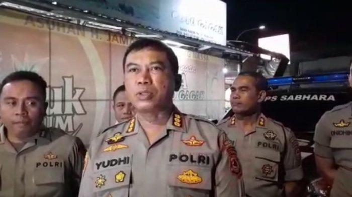 Kapolrestabes Makassar Kombes Yudhiawan Mengimbau Agar Tidak Berkumpul Di Warkop 1.jpg
