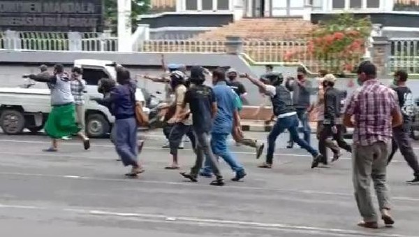 Demo Tolak Habib Rizieq Di Makassar Ricuh Dok Istimewa 169 1.jpeg