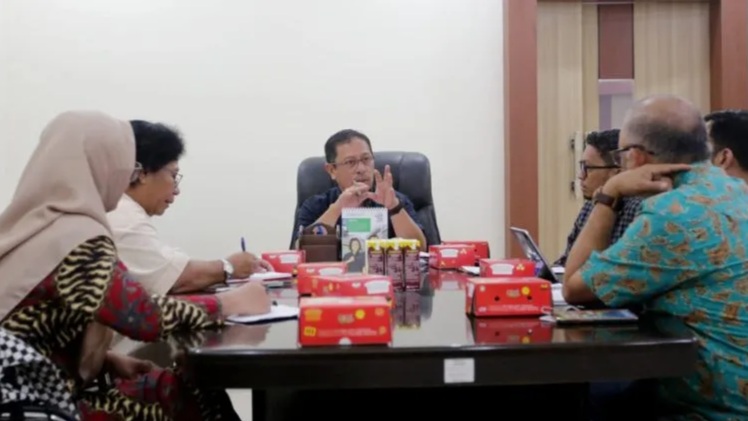 Sekda Makassar Muh Ansar bersama Tim USAID IUWASH Tangguh bahas teknis pengelolaan IPAL di Makassar